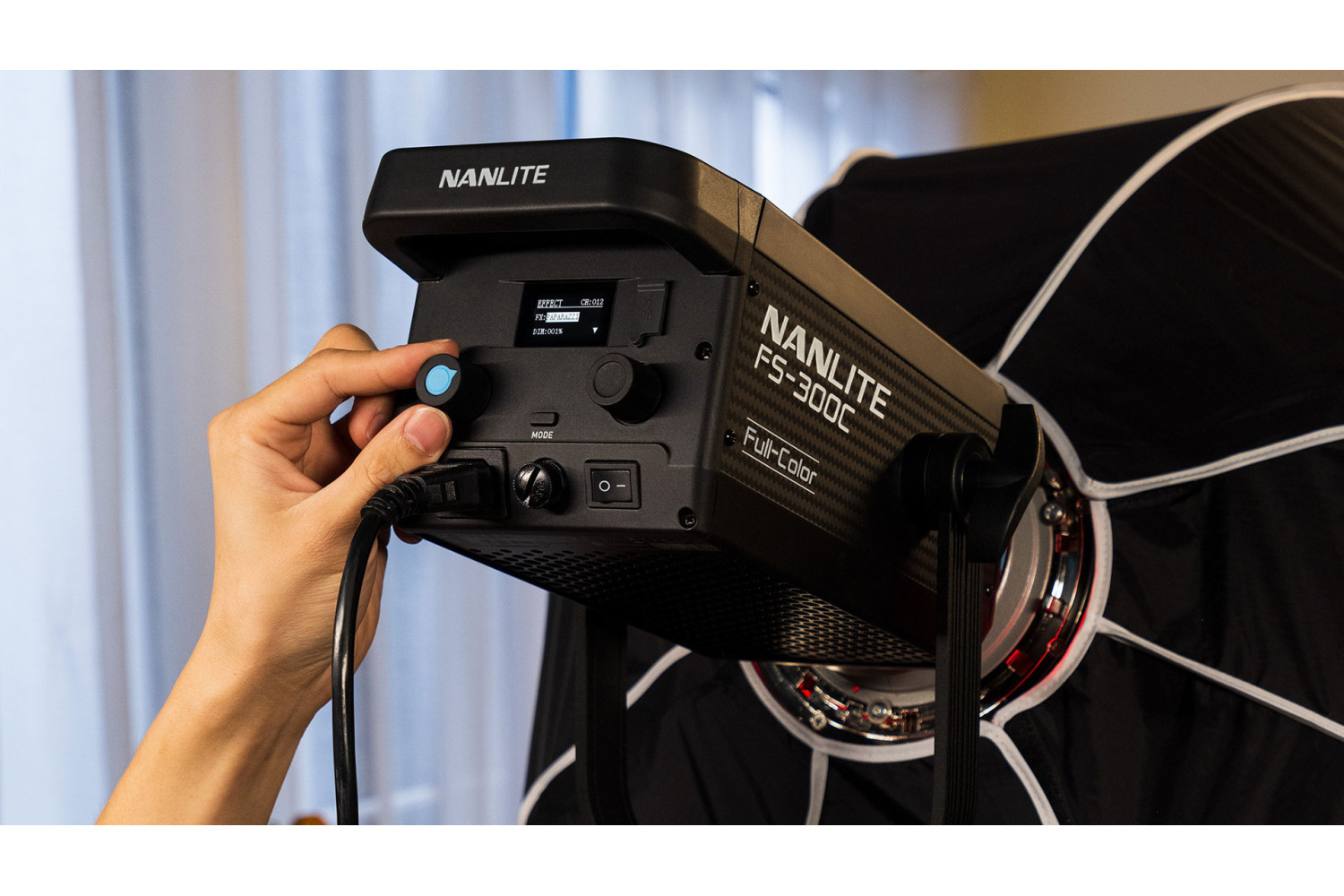 Nanlite FC-500C — повнокольоровий світлодіодний спот високої потужності