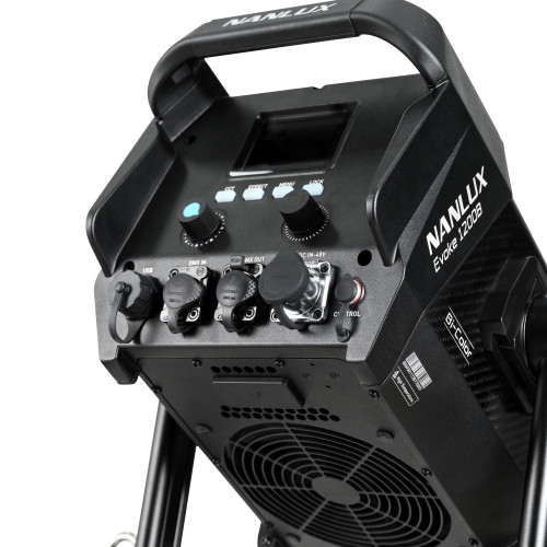 Студійне світло NANLUX Evoke 1200B LED Bi-Color Spotlight Kit with Flight Case (Evoke 1200B KIT)